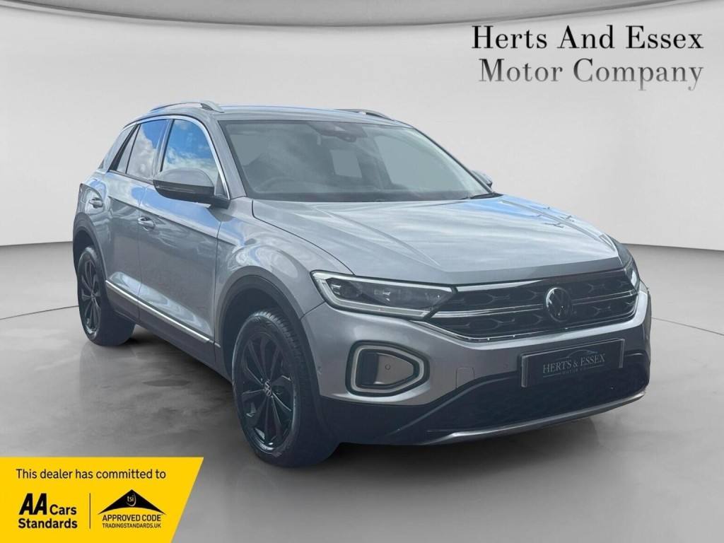 2024 Volkswagen T-ROC — photo 1 of 40
